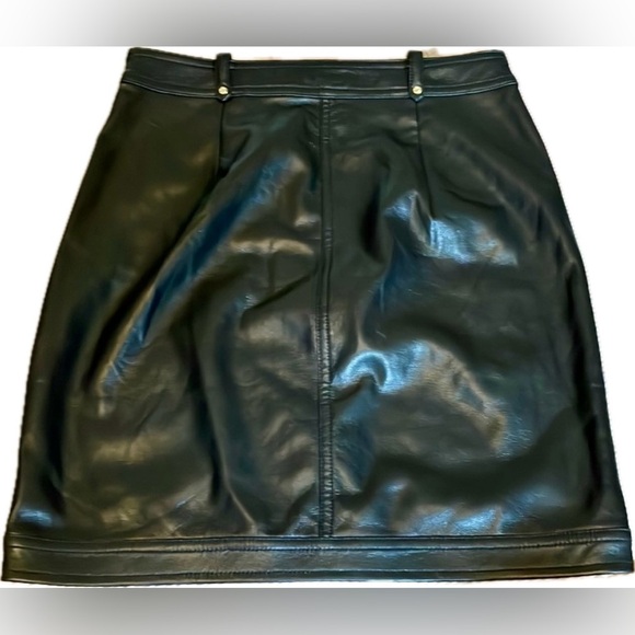 GUESS Black size 2 Buttery Soft Vegan Leather Skirt w/ full length front zipper - Picture 3 of 6